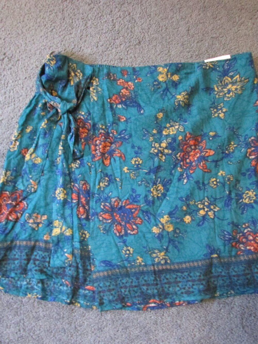 NWT Maurices XXL Green floral print wrap short skirt with tie waist Pull On